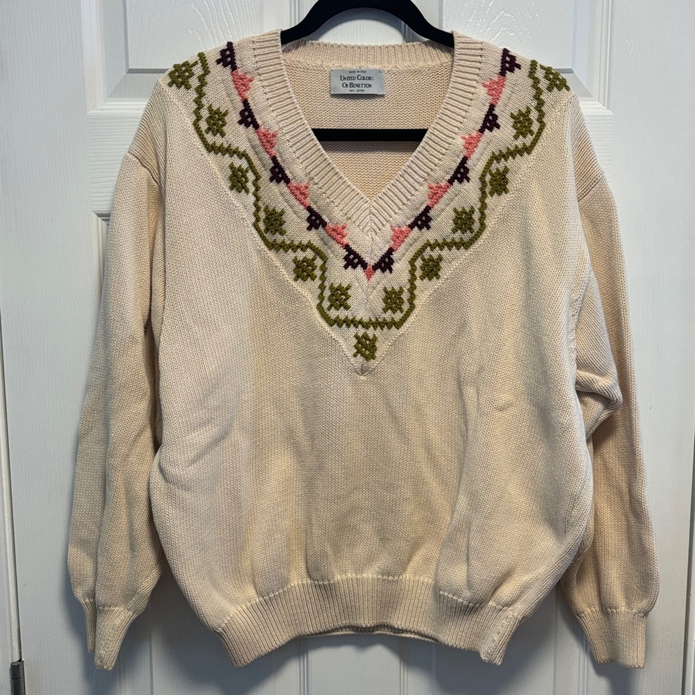 Y2K ~ United Colors Of Benetton ~Cream V-Neck Sweater ~ Made in Italy ~ Size M/L